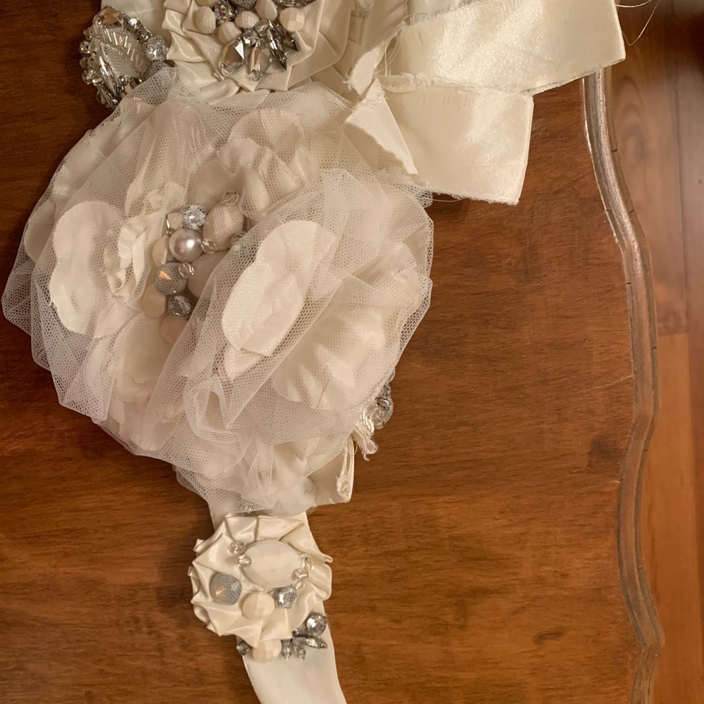 Enzoani Dakota wedding dress belt & veil included - Picture 5 of 16